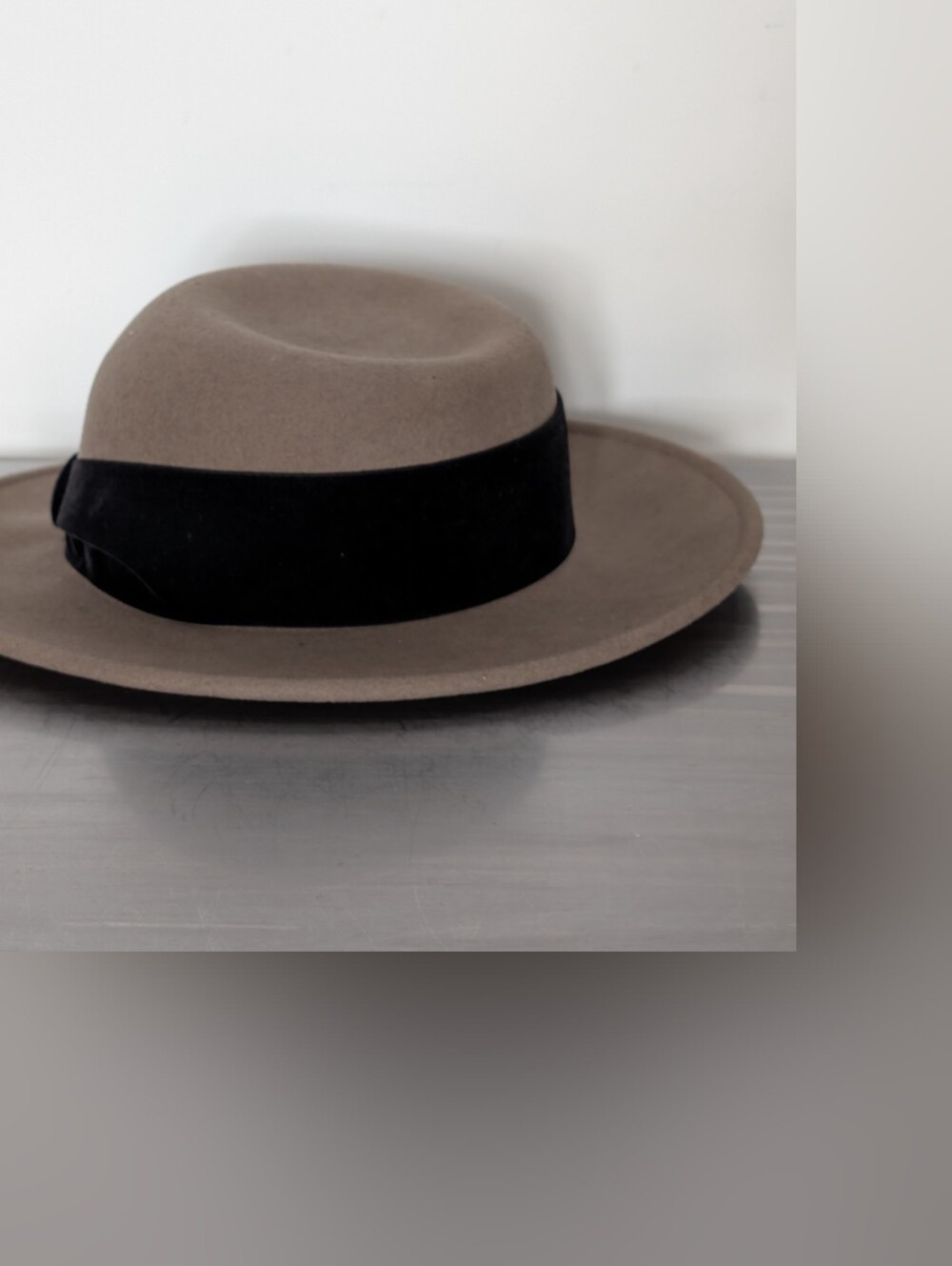 Vintage Lite Felt by Commadore Tan Brown Felt Hat w/ Fabric Band & Black Tie Bow